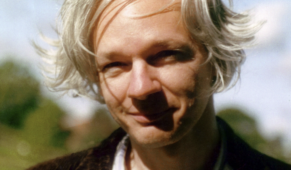 US Cucks, Allows Assange to Return to Australia